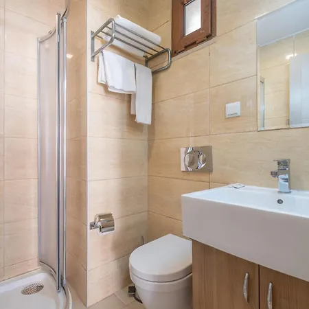 Lavin Apartment *